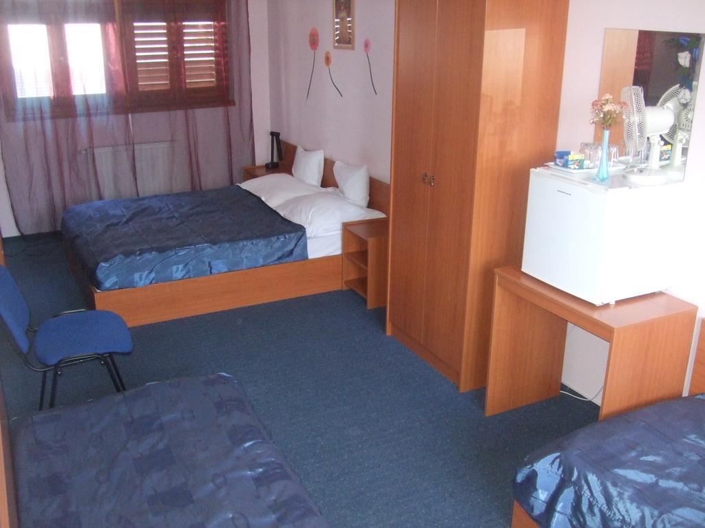 Bed and Breakfast Timarhaz Panzio Szegedin Zimmer foto